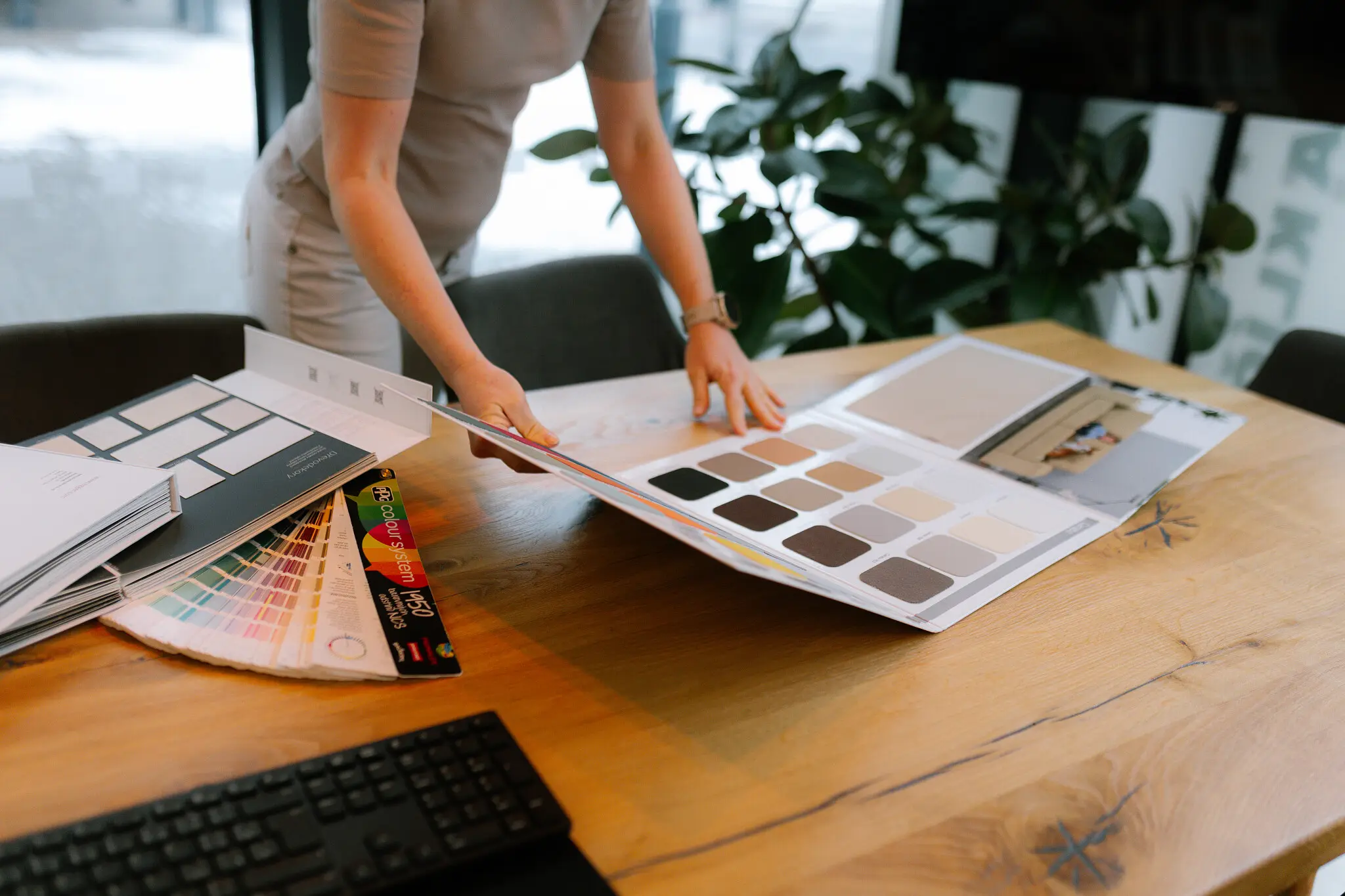 Prohlížení vzorníku barev a materiálů